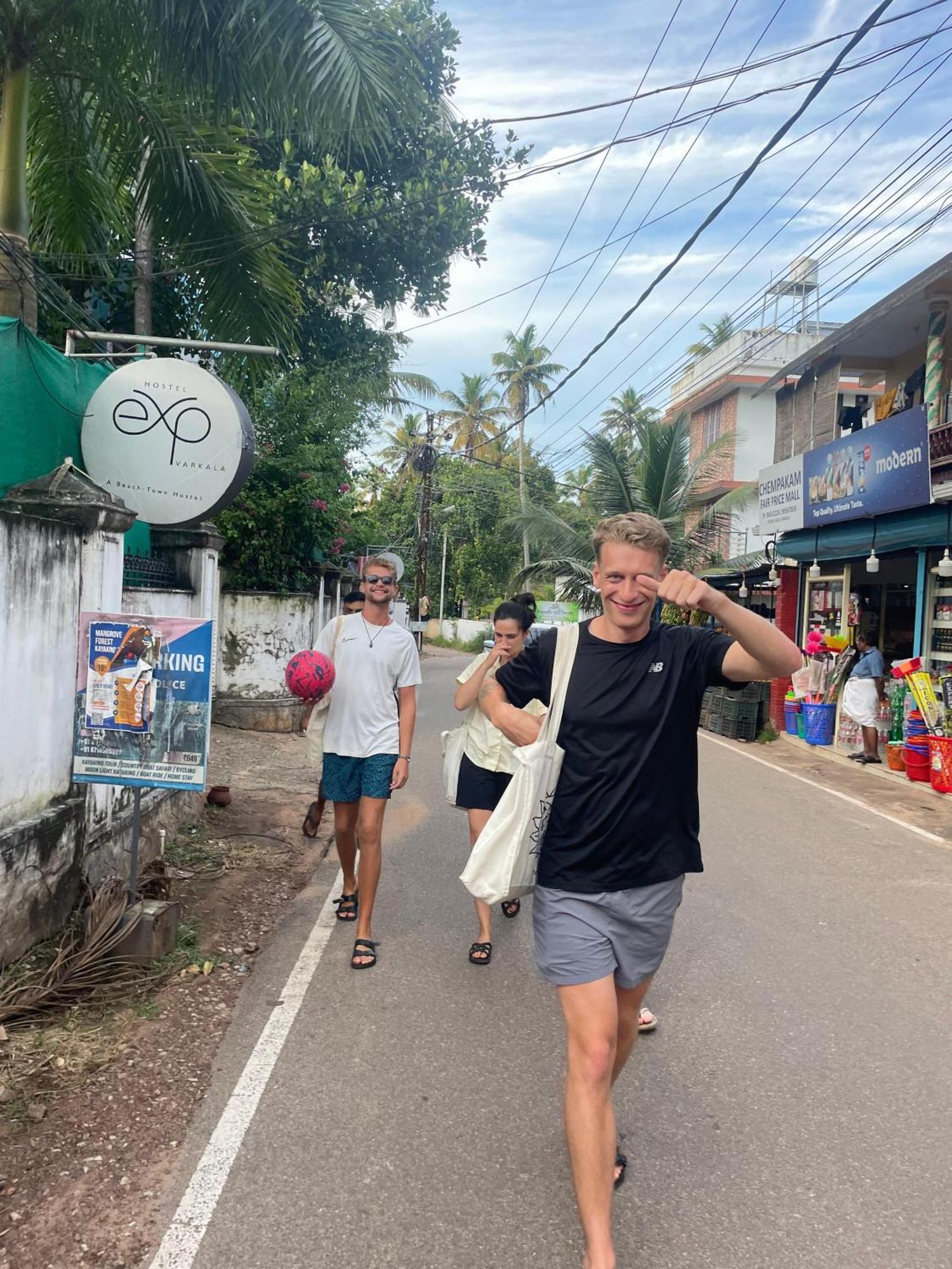 Hostelexp, Varkala - A Beach Town Hostel Bagian luar foto
